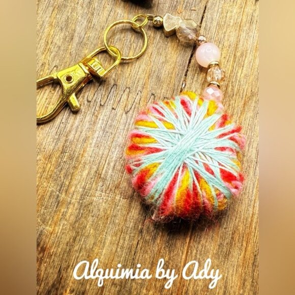 Bag charms crochet pon pon and pink quartz key card holder - Picture 1 of 2